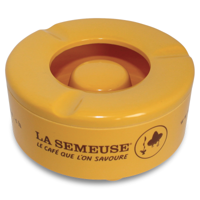 Cendrier en plastique