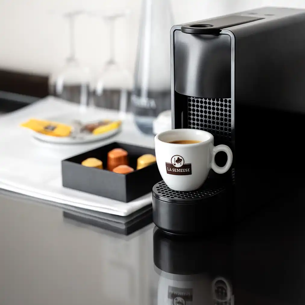 Machine_cafe_hotel_semeuse.webp